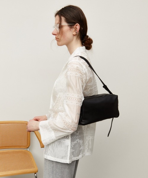 Auntie Rosa Holiday(アンティローザホリデー)の「ダブルジップレクタングルショルダー/2WAY(ショルダーバッグ・レディース・ブラック/ブラウン・FREE)」の4枚目の写真