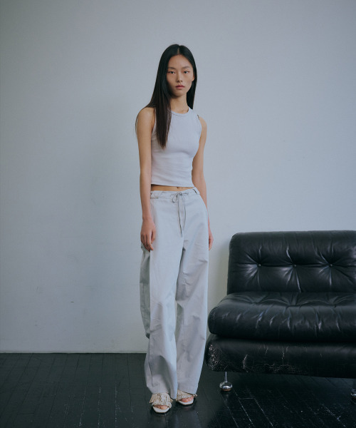 STRAP SIDE TUCK PANTS, LIGHT GRAY
