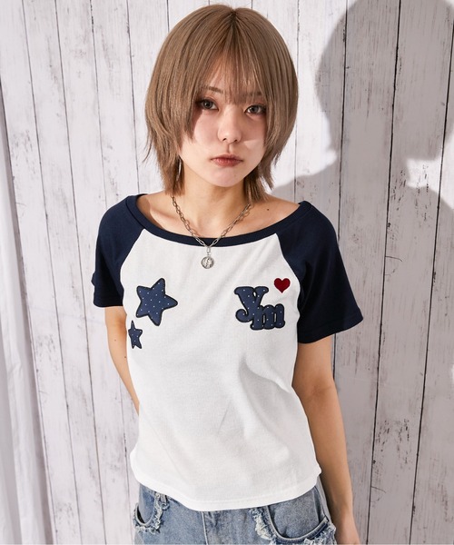 GORGE（ゴージ）の「《ワッペンデザイン》短丈配色ラグランTシャツ／Y2K／春夏／全3色（Tシャツ/カットソー・レディース・グレー/ネイビー/ホワイト・F）」の4枚目の写真