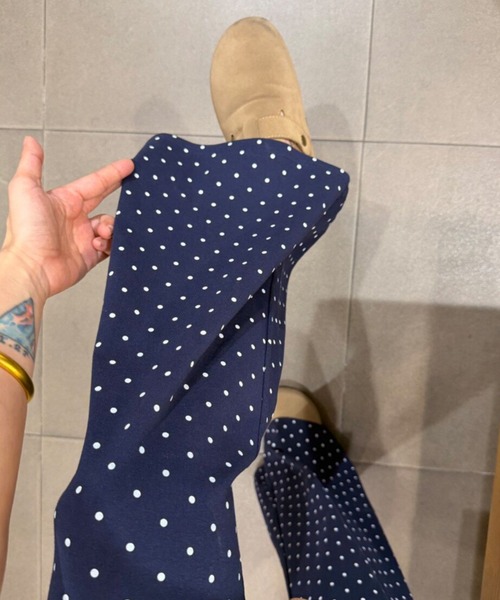 AMAJI(アマジ)の「ドット柄 ハイウエスト セミフレアパンツ(その他パンツ・レディース・ネイビー/ブラウン/ブラック/グレー・X-LARGE/LARGE/MEDIUM/SMALL)」の8枚目の写真