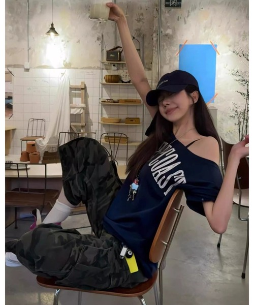 CHEER(チアー)の「アメリカンレトロ風オフショルダー半袖Tシャツ(Tシャツ/カットソー・レディース・ネイビー・フリー)」の8枚目の写真