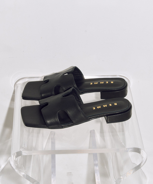 REMME(レメ)の「《WEB+一部店舗限定》REMME/レメ cuttingサンダル(サンダル・レディース・ブラック・22.5cm/23.5cm/24.5cm)」の1枚目の写真