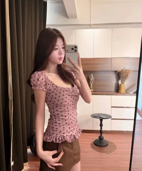 AsheKsha(アシクシャ)の「ドット柄パフスリーブショートフィットトップス(Tシャツ/カットソー・レディース・ピンク・M)」の3枚目の写真