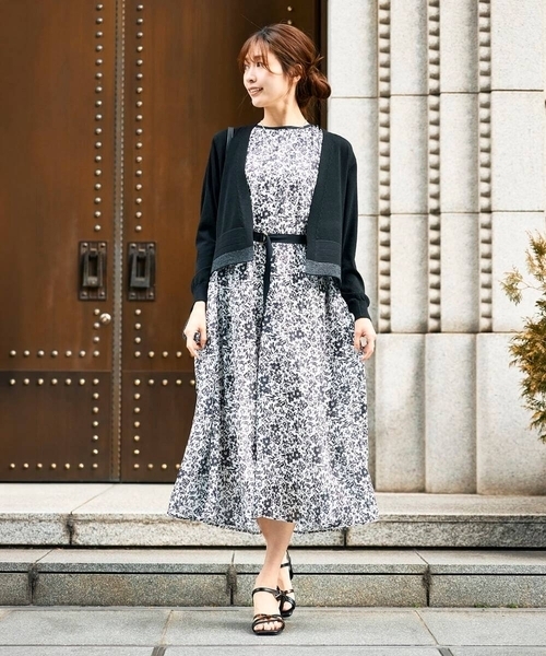 a.v.v（アーヴェヴェ）の「【洗える】フラワープリントギャザーノースリーブワンピース（ワンピース・レディース・アイボリー/ネイビー・38/36/40）」の18枚目の写真