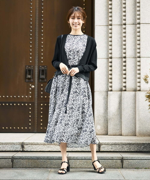 a.v.v（アーヴェヴェ）の「【洗える】フラワープリントギャザーノースリーブワンピース（ワンピース・レディース・アイボリー/ネイビー・38/36/40）」の19枚目の写真