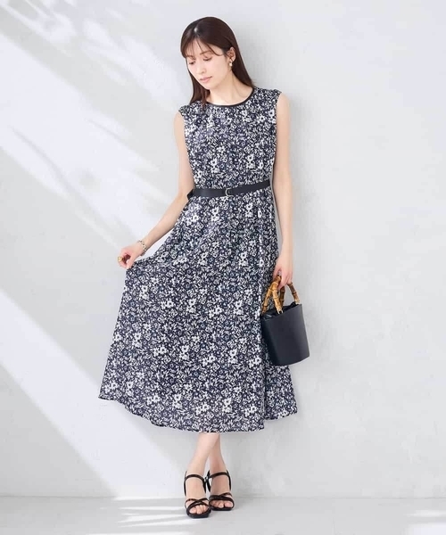 a.v.v（アーヴェヴェ）の「【洗える】フラワープリントギャザーノースリーブワンピース（ワンピース・レディース・アイボリー/ネイビー・38/36/40）」の15枚目の写真