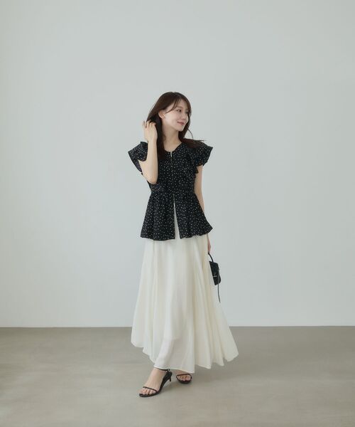 cle blatt(クレブラット)の「ニュアンスシアーフレアスカート(スカート・レディース・オフホワイト/サックスブルー/ベージュ・SMALL/MEDIUM)」の9枚目の写真