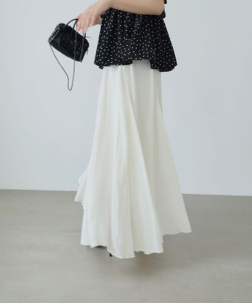 cle blatt(クレブラット)の「ニュアンスシアーフレアスカート(スカート・レディース・オフホワイト/サックスブルー/ベージュ・SMALL/MEDIUM)」の14枚目の写真