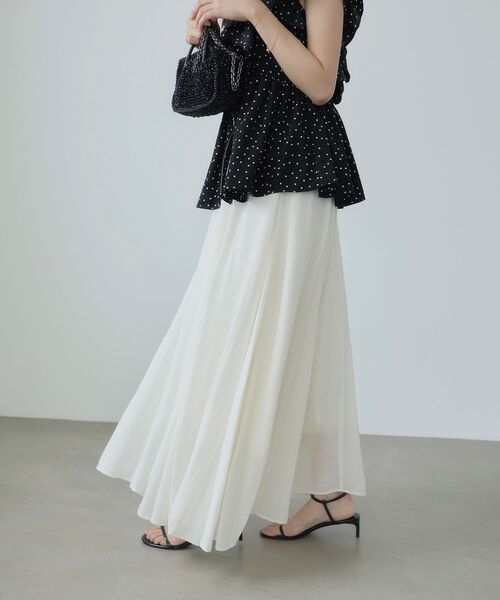 cle blatt(クレブラット)の「ニュアンスシアーフレアスカート(スカート・レディース・オフホワイト/サックスブルー/ベージュ・SMALL/MEDIUM)」の15枚目の写真