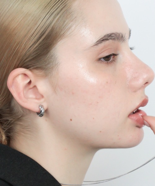 Bilan(ビラン)の「【BILAN】ツイストワンタッチピアス(サージカルステンレス)(ピアス(両耳用)・レディース・シルバー/ゴールド・FREE)」の1枚目の写真