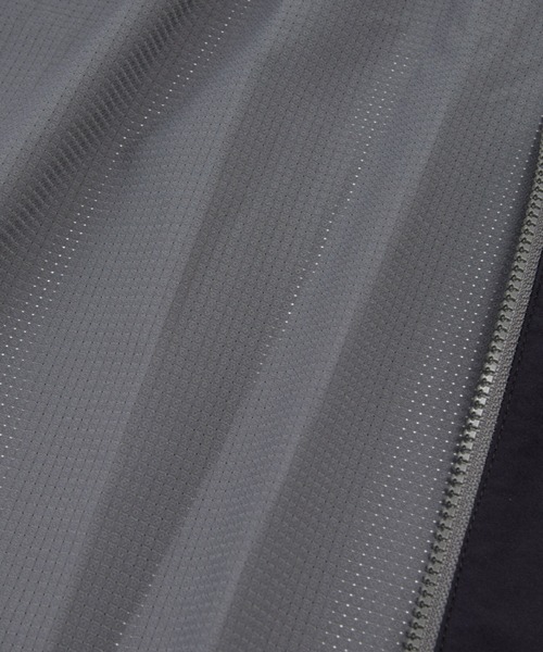 karrimor(カリマー)の「active softshell vest(ベスト・メンズ・ライトベージュ/ブラック/ライトブルー・XL/S/M/L)」の6枚目の写真