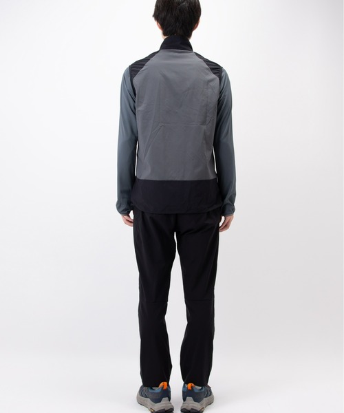 karrimor(カリマー)の「active softshell vest(ベスト・メンズ・ライトベージュ/ブラック/ライトブルー・XL/S/M/L)」の4枚目の写真
