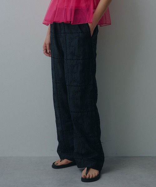 bohmal(ボマール)の「パッチワーク風総刺繍シアーパンツ(その他パンツ・レディース・ブラック/チョコ・FREE)」の2枚目の写真