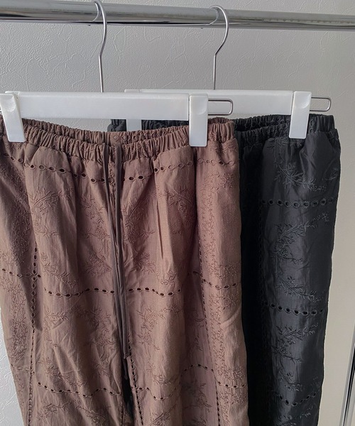bohmal(ボマール)の「パッチワーク風総刺繍シアーパンツ(その他パンツ・レディース・ブラック/チョコ・FREE)」の14枚目の写真