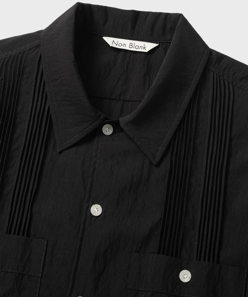 NONBLANK(ノンブランク)の「ネイチャーリングクルガヤベラHSシャツ_BLACK(シャツ/ブラウス・メンズ・ブラック・SMALL/MEDIUM/LARGE/X-LARGE)」の3枚目の写真