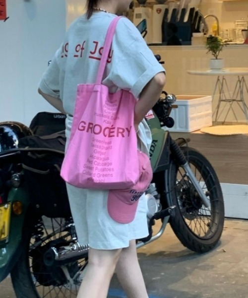Vipoa(ヴィポア)の「letter print tote bag(トートバッグ・レディース・ネイビー/ブラック/グリーン/イエロー/ピンク・FREE)」の11枚目の写真