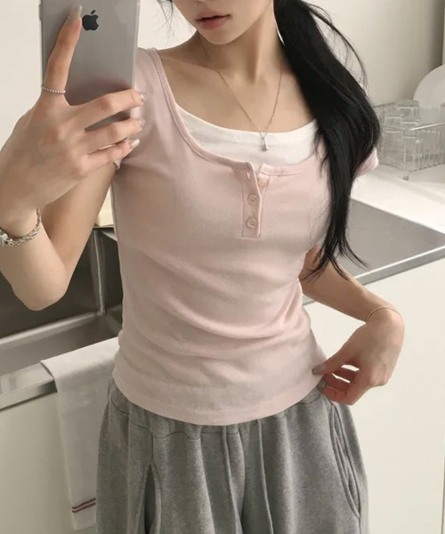 VIVID LADY(ビビッドレディー)の「レイヤード風 ヘンリーネック 半袖Tシャツ(Tシャツ/カットソー・レディース・ブラック/グリーン/グレー/パープル/ネイビー/ピンク・FREE)」の10枚目の写真
