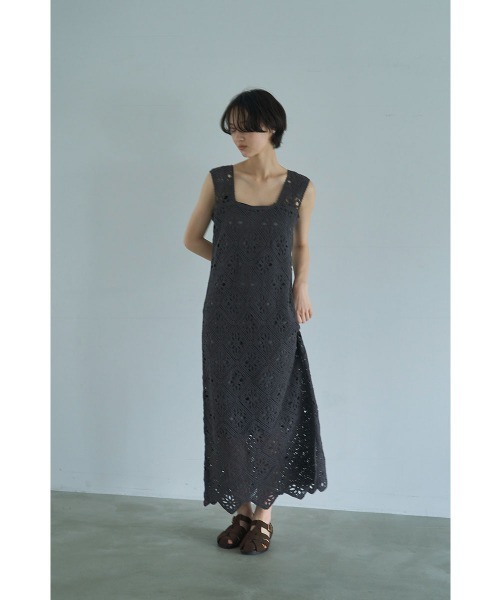 marjour(マージュール)の「CROCHET LACE DRESS(ワンピース・レディース・ホワイト×ブラック/チャコール・M)」の2枚目の写真