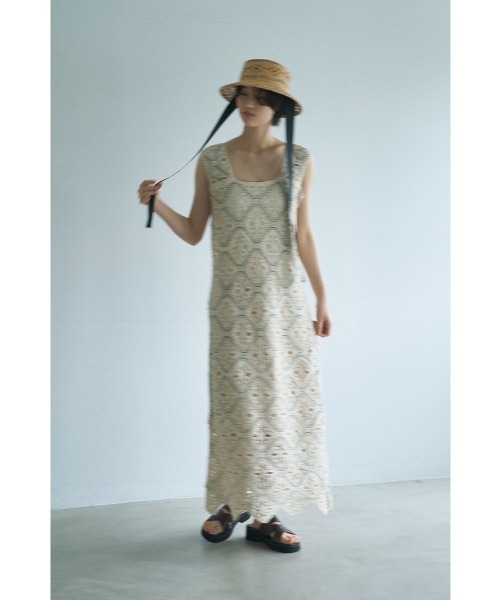marjour(マージュール)の「CROCHET LACE DRESS(ワンピース・レディース・ホワイト×ブラック/チャコール・M)」の4枚目の写真