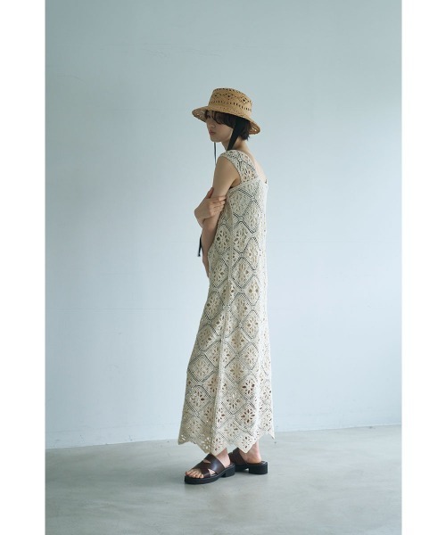 marjour(マージュール)の「CROCHET LACE DRESS(ワンピース・レディース・ホワイト×ブラック/チャコール・M)」の5枚目の写真