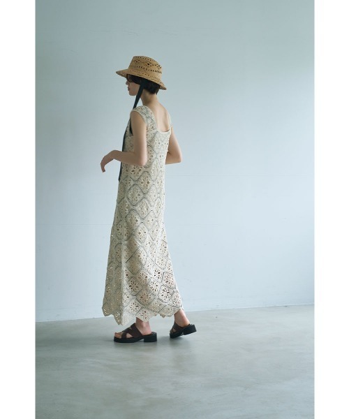 marjour(マージュール)の「CROCHET LACE DRESS(ワンピース・レディース・ホワイト×ブラック/チャコール・M)」の6枚目の写真