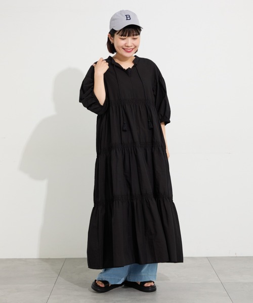 Samansa Mos2(サマンサ モスモス)の「シャーリングティアードワンピース(ワンピース・レディース・ブラック/ベージュ/ブルー・F)」の2枚目の写真