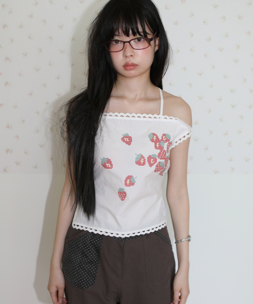 NOFFICIALNOFFICE(ノフィシャルノフィス)の「レッドストロベリーハンキー バックレストップ(Tシャツ/カットソー・レディース・その他・FREE)」の1枚目の写真