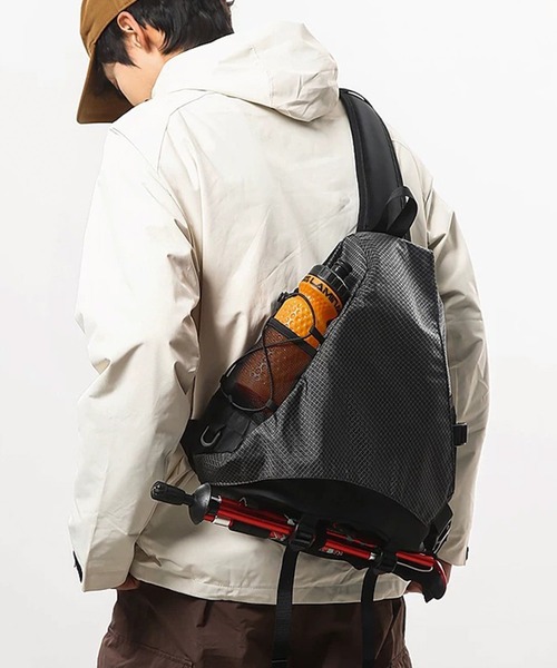 WESTBOY(ウエストボーイ)の「Y2K テクニカル素材 スリングバッグ WO26W2BG02(ショルダーバッグ・メンズ・グレー/ブラック・FREE)」の1枚目の写真