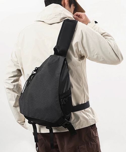 WESTBOY(ウエストボーイ)の「Y2K テクニカル素材 スリングバッグ WO26W2BG02(ショルダーバッグ・メンズ・グレー/ブラック・FREE)」の3枚目の写真