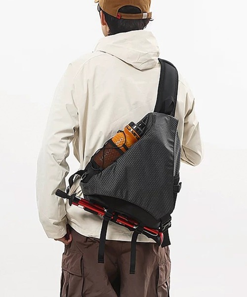 WESTBOY(ウエストボーイ)の「Y2K テクニカル素材 スリングバッグ WO26W2BG02(ショルダーバッグ・メンズ・グレー/ブラック・FREE)」の4枚目の写真