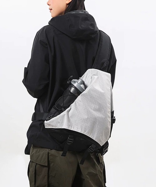 WESTBOY(ウエストボーイ)の「Y2K テクニカル素材 スリングバッグ WO26W2BG02(ショルダーバッグ・メンズ・グレー/ブラック・FREE)」の7枚目の写真