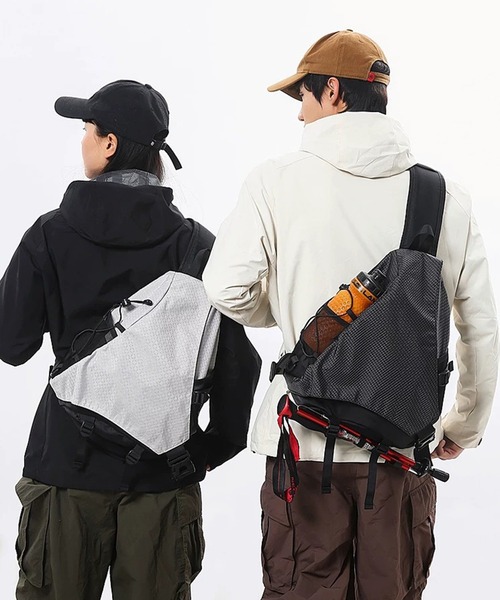 WESTBOY(ウエストボーイ)の「Y2K テクニカル素材 スリングバッグ WO26W2BG02(ショルダーバッグ・メンズ・グレー/ブラック・FREE)」の11枚目の写真