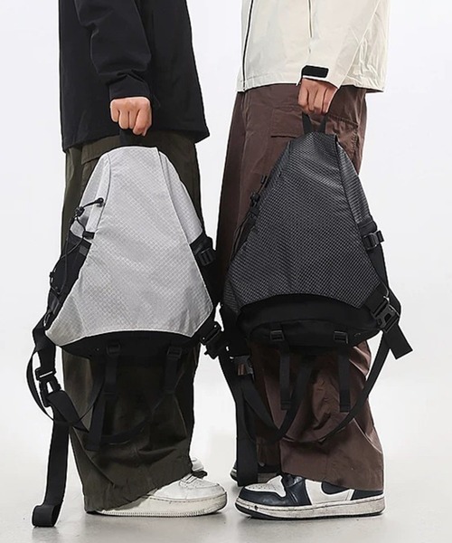 WESTBOY(ウエストボーイ)の「Y2K テクニカル素材 スリングバッグ WO26W2BG02(ショルダーバッグ・メンズ・グレー/ブラック・FREE)」の13枚目の写真