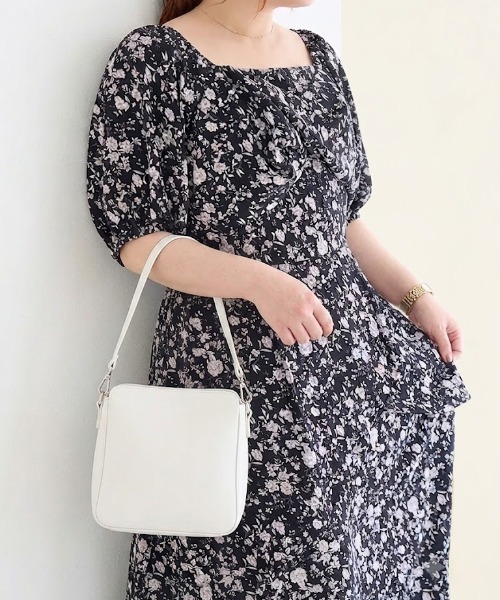 p courge(ピークルジュ)の「カシュクールデザイン バックシャーリング ロングワンピース(ワンピース・レディース・ブラック/アイボリー・LL/4L/3L)」の2枚目の写真