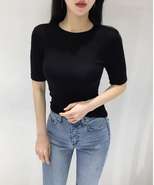 semuse(セミューズ)の「5分袖スリムフィットシンプルTシャツ(Tシャツ/カットソー・レディース・ブラック/ホワイト・FREE)」の9枚目の写真