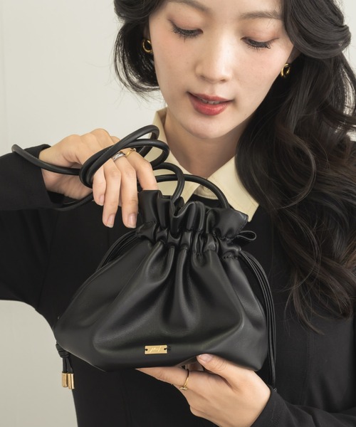 NEUNA(ヌナ)の「【こんなバッグが欲しかった!!】ギャザーミニポシェットバッグ(ショルダーバッグ・レディース・ベージュ/ブラック・FREE)」の13枚目の写真