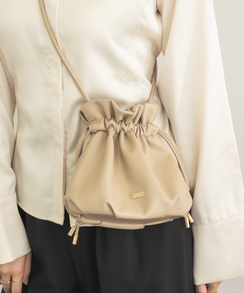 NEUNA(ヌナ)の「【こんなバッグが欲しかった!!】ギャザーミニポシェットバッグ(ショルダーバッグ・レディース・ベージュ/ブラック・FREE)」の20枚目の写真