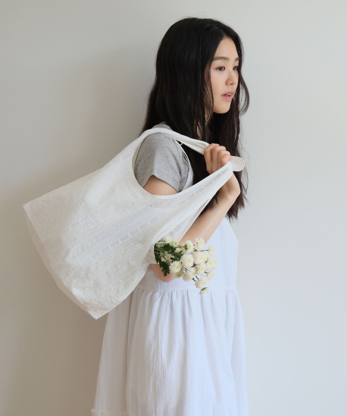 MOUI(モウイ)の「Light eyelet bag (O/WHITE)(エコバッグ/サブバッグ・レディース・その他・FREE)」の2枚目の写真