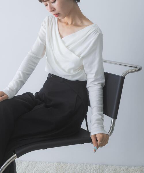 URBAN RESEARCH ROSSO WOMEN(アーバンリサーチ ロッソ)の「シルク混2WAYドレーププルオーバー(Tシャツ/カットソー・レディース・オフホワイト/ブラック/ブラウン系その他・FREE)」の4枚目の写真