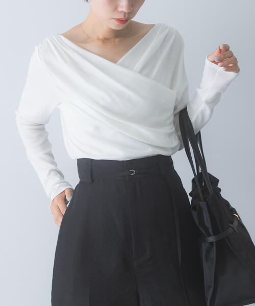URBAN RESEARCH ROSSO WOMEN(アーバンリサーチ ロッソ)の「シルク混2WAYドレーププルオーバー(Tシャツ/カットソー・レディース・オフホワイト/ブラック/ブラウン系その他・FREE)」の5枚目の写真