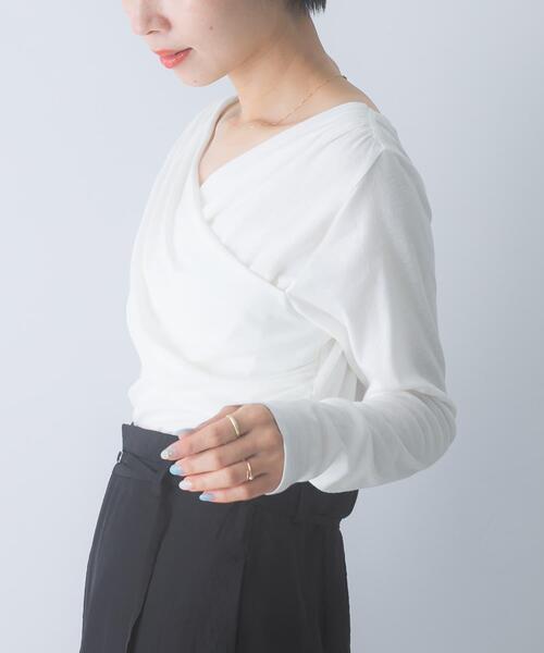 URBAN RESEARCH ROSSO WOMEN(アーバンリサーチ ロッソ)の「シルク混2WAYドレーププルオーバー(Tシャツ/カットソー・レディース・オフホワイト/ブラック/ブラウン系その他・FREE)」の7枚目の写真