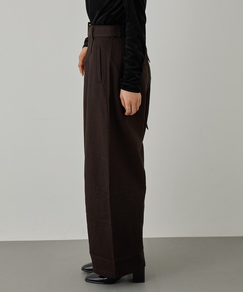 MAGASIN DE MODE Chou Chou（マガジンデモードシュシュ）の「【MAGASIN DE MODE Chou Chou】ベルテッドワイドパンツ SND（その他パンツ・レディース・ダークブラウン/アイボリー・M/S）」の5枚目の写真