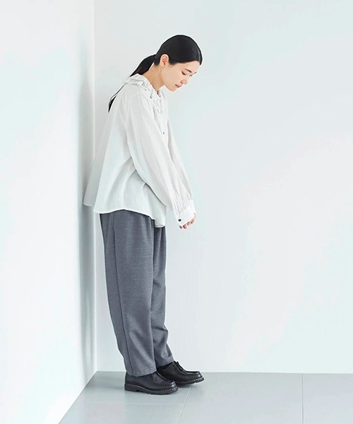 HAU(ハウ)の「ブラウス "ciel"(シャツ/ブラウス・レディース・ネイビー/ライトグレー・MEDIUM)」の4枚目の写真