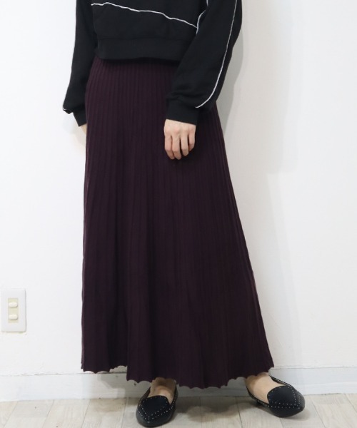 DISKEEN SURE(ディスキーンシュアー)の「プリーツ見え&高見え品格アップのニットロングスカート(スカート・レディース・チャコール/ブラウン/パープル/ブラック・FREE)」の4枚目の写真