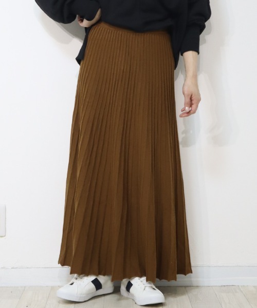 DISKEEN SURE(ディスキーンシュアー)の「プリーツ見え&高見え品格アップのニットロングスカート(スカート・レディース・チャコール/ブラウン/パープル/ブラック・FREE)」の6枚目の写真