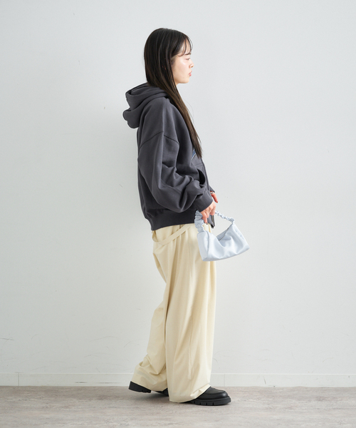 U by SPICK&SPAN(ユーバイスピックアンドスパン)の「《 追加 》 LOW CLASSIC Lc LOW SOFT SWEAT ZIP-UP HOODIE(パーカー・レディース・ブラック系その他/チャコールグレー・MEDIUM)」の14枚目の写真