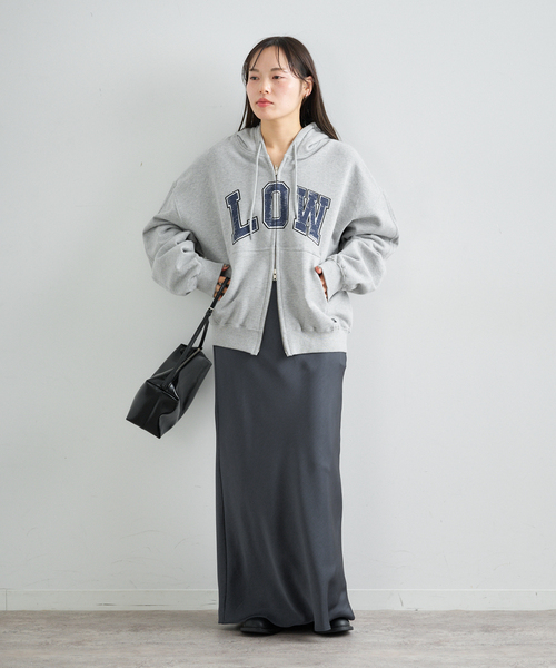 U by SPICK&SPAN(ユーバイスピックアンドスパン)の「《 追加 》 LOW CLASSIC Lc LOW SOFT SWEAT ZIP-UP HOODIE(パーカー・レディース・ブラック系その他/チャコールグレー・MEDIUM)」の4枚目の写真