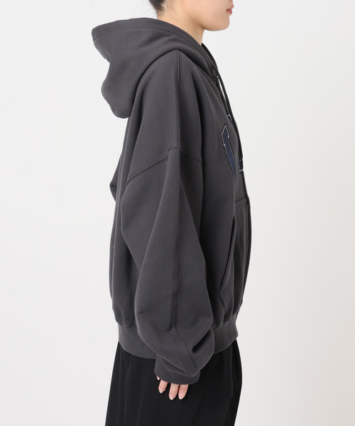 U by SPICK&SPAN(ユーバイスピックアンドスパン)の「《 追加 》 LOW CLASSIC Lc LOW SOFT SWEAT ZIP-UP HOODIE(パーカー・レディース・ブラック系その他/チャコールグレー・MEDIUM)」の8枚目の写真