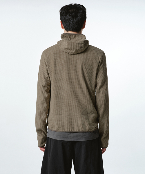 MUSINSA STANDARD（ムシンサスタンダード）の「[シティレジャー] グリッドポーラフリースバラクラバフーデッドジップアップ [マッドベージュ]（その他アウター・メンズ・その他・SMALL/MEDIUM/LARGE/X-LARGE/2XL）」の3枚目の写真