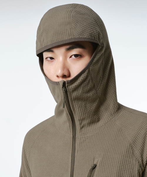 MUSINSA STANDARD（ムシンサスタンダード）の「[シティレジャー] グリッドポーラフリースバラクラバフーデッドジップアップ [マッドベージュ]（その他アウター・メンズ・その他・SMALL/MEDIUM/LARGE/X-LARGE/2XL）」の6枚目の写真